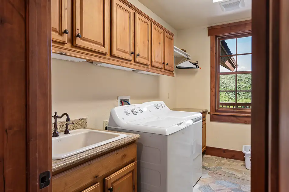 Dexter Meadows Lot 1 Laundry Room
